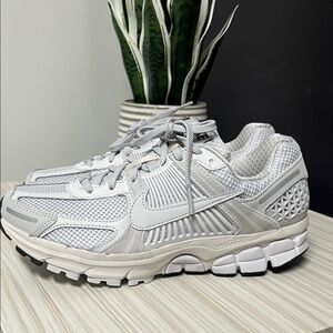 Nike Women’s Zoom Vomero 5 White Vast Grey Athletic Sneakers!! NWOB!!